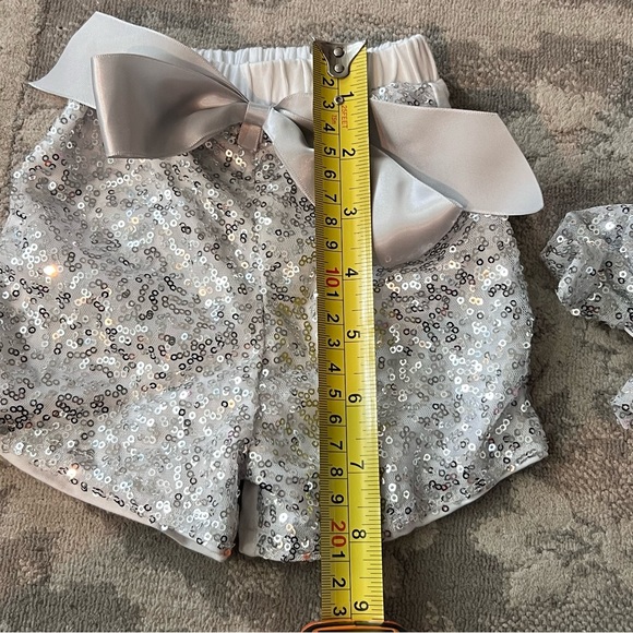 Girls boutique sparkle silver and white shorts with bow nwt size 2T - Picture 5 of 6